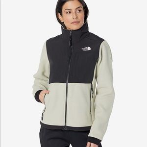 North Face Denali Women’s Tea Green Jacket NWT